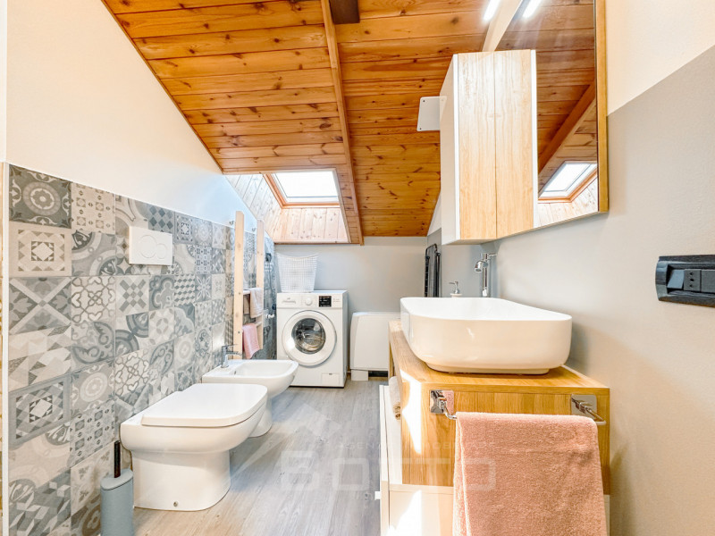 Villa for sale in Grignasco with pool, garden and two independent apartments