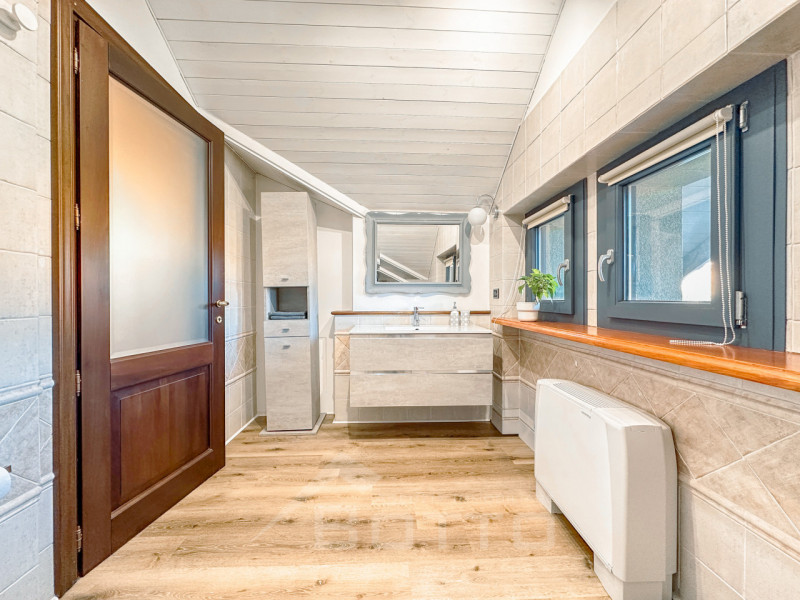 Villa for sale in Grignasco with pool, garden and two independent apartments