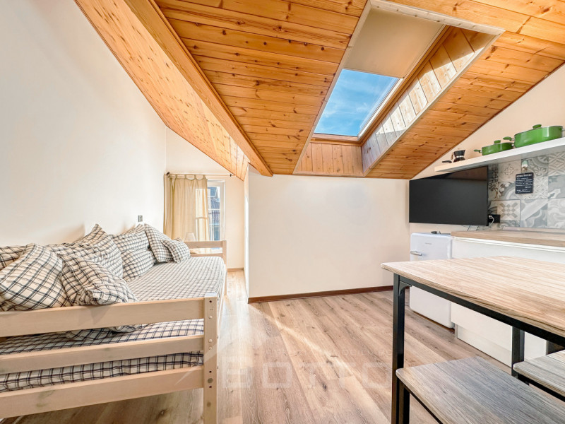 Villa for sale in Grignasco with pool, garden and two independent apartments