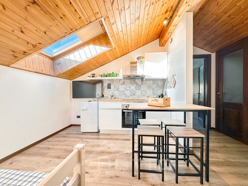 Villa for sale in Grignasco with pool, garden and two independent apartments