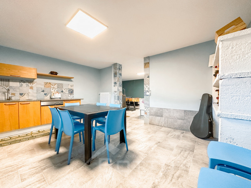 Villa for sale in Grignasco with pool, garden and two independent apartments