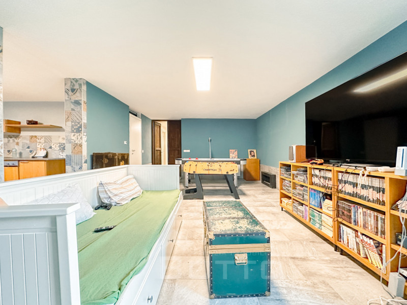 Villa for sale in Grignasco with pool, garden and two independent apartments