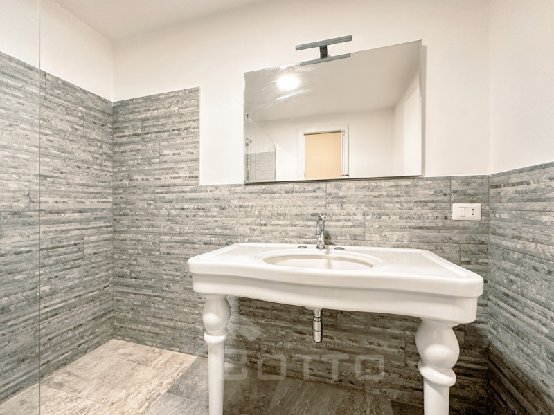 Villa for sale in Grignasco with pool, garden and two independent apartments