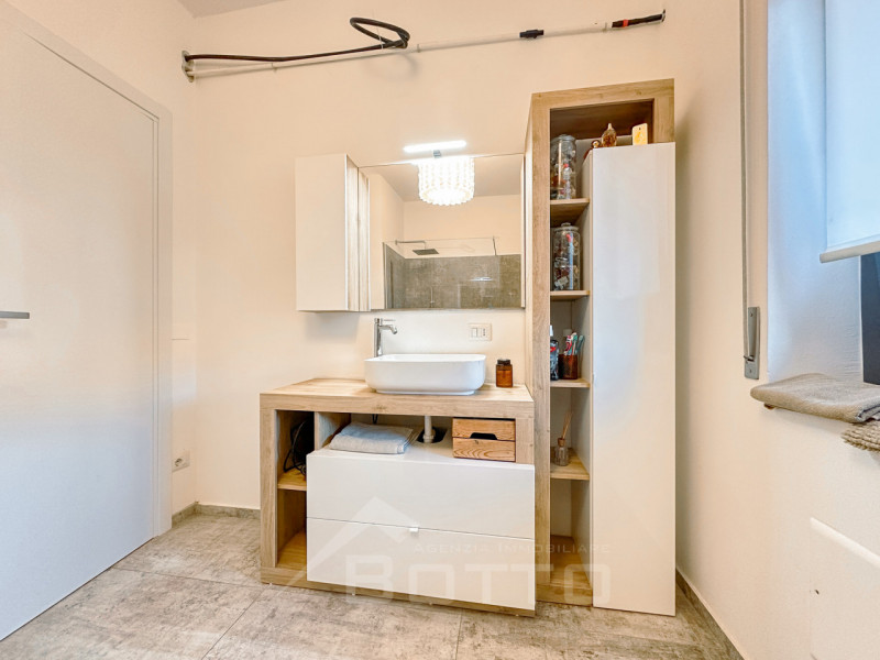 Villa for sale in Grignasco with pool, garden and two independent apartments