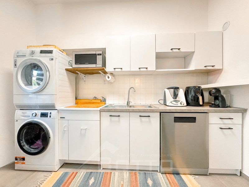 Villa for sale in Grignasco with pool, garden and two independent apartments