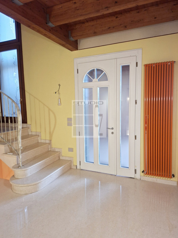 A SAN GIORGIO DELLE PERTICHE i tuoi sogni si realizzano!

Proponiamo una CASA SINGOLA con ingress...