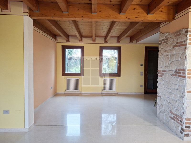 A SAN GIORGIO DELLE PERTICHE i tuoi sogni si realizzano!

Proponiamo una CASA SINGOLA con ingress...