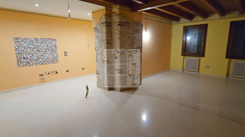 A SAN GIORGIO DELLE PERTICHE i tuoi sogni si realizzano!

Proponiamo una CASA SINGOLA con ingress...