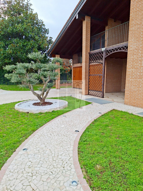 A SAN GIORGIO DELLE PERTICHE i tuoi sogni si realizzano!

Proponiamo una CASA SINGOLA con ingress...