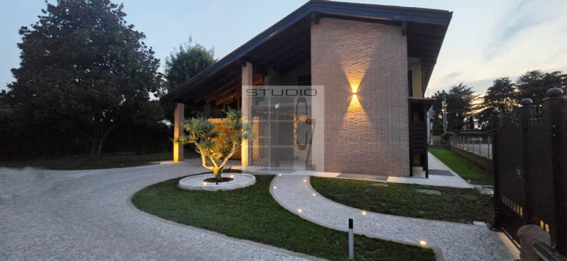 A SAN GIORGIO DELLE PERTICHE i tuoi sogni si realizzano!

Proponiamo una CASA SINGOLA con ingress...