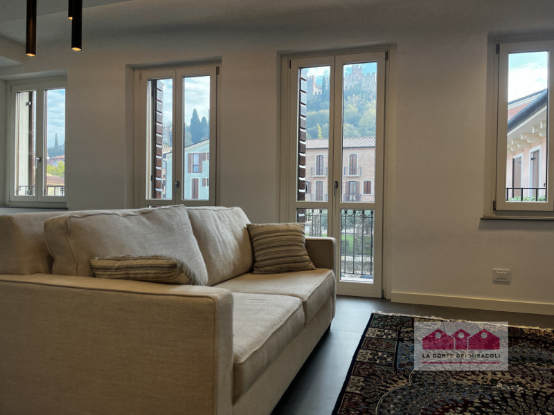 SOAVE: TRICAMERE COMPOSTO DA SOGGIORNO CON ANGOLO COTTURA, TERRAZZA, DUE BAGNI, TRE CAMERE. RIF. ...