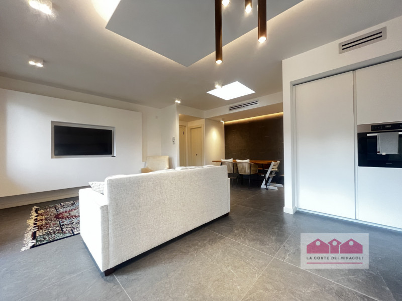 SOAVE: TRICAMERE COMPOSTO DA SOGGIORNO CON ANGOLO COTTURA, TERRAZZA, DUE BAGNI, TRE CAMERE. RIF. ...