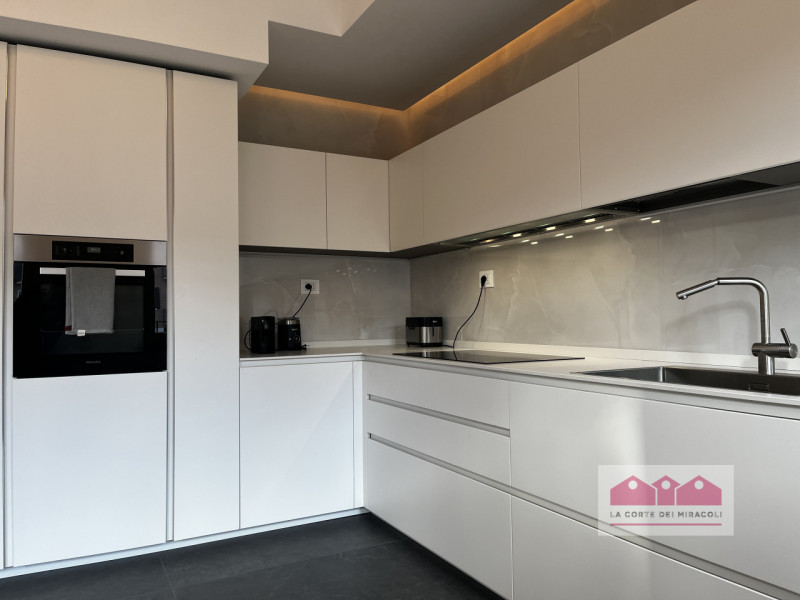 SOAVE: TRICAMERE COMPOSTO DA SOGGIORNO CON ANGOLO COTTURA, TERRAZZA, DUE BAGNI, TRE CAMERE. RIF. ...