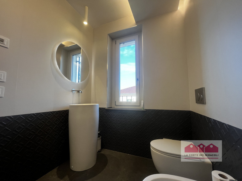 SOAVE: TRICAMERE COMPOSTO DA SOGGIORNO CON ANGOLO COTTURA, TERRAZZA, DUE BAGNI, TRE CAMERE. RIF. ...