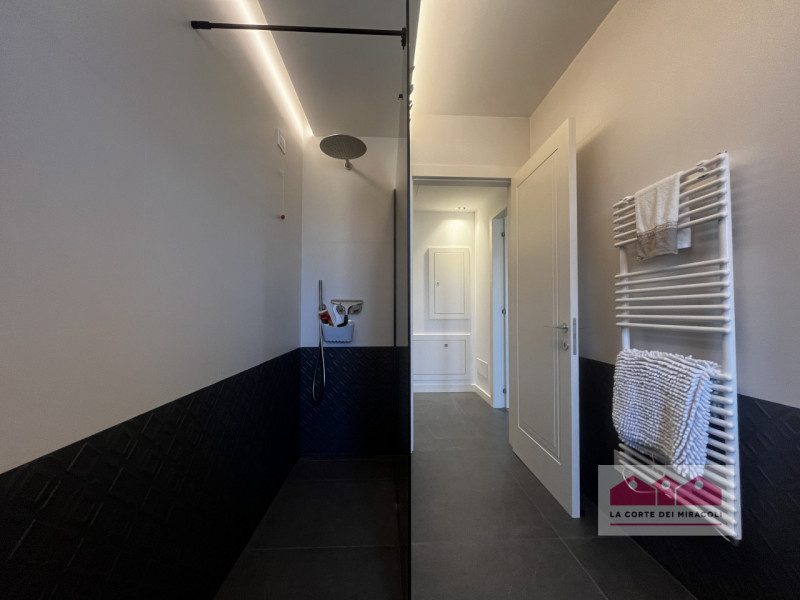 SOAVE: TRICAMERE COMPOSTO DA SOGGIORNO CON ANGOLO COTTURA, TERRAZZA, DUE BAGNI, TRE CAMERE. RIF. ...