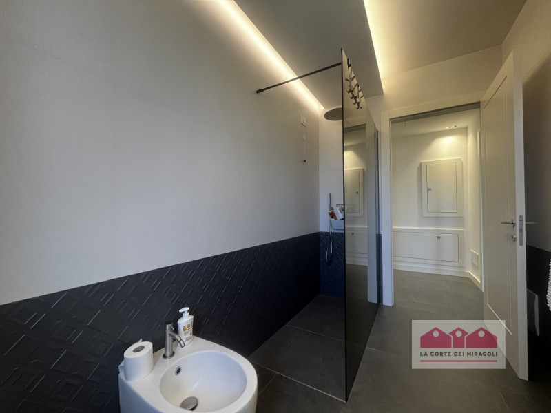 SOAVE: TRICAMERE COMPOSTO DA SOGGIORNO CON ANGOLO COTTURA, TERRAZZA, DUE BAGNI, TRE CAMERE. RIF. ...