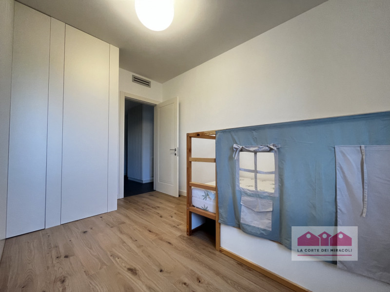 SOAVE: TRICAMERE COMPOSTO DA SOGGIORNO CON ANGOLO COTTURA, TERRAZZA, DUE BAGNI, TRE CAMERE. RIF. ...