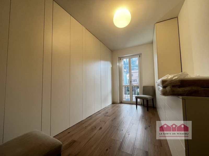 SOAVE: TRICAMERE COMPOSTO DA SOGGIORNO CON ANGOLO COTTURA, TERRAZZA, DUE BAGNI, TRE CAMERE. RIF. ...