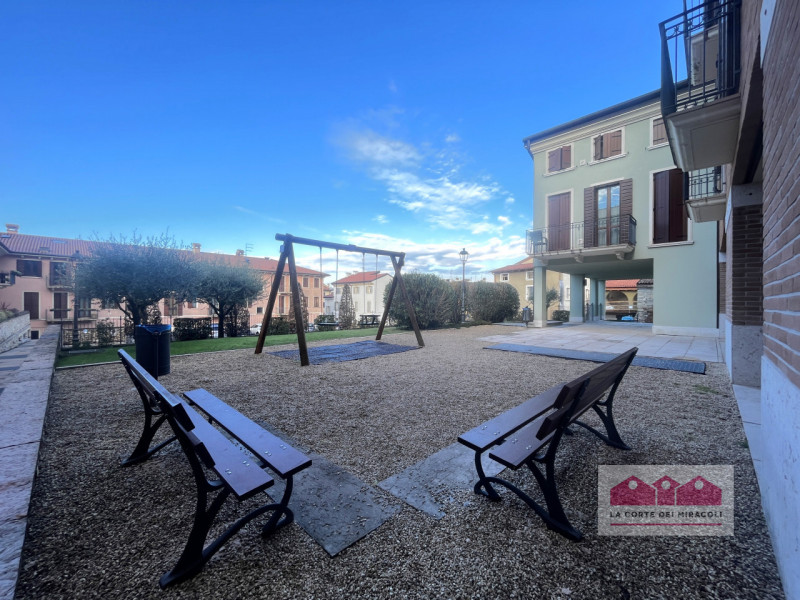 SOAVE: TRICAMERE COMPOSTO DA SOGGIORNO CON ANGOLO COTTURA, TERRAZZA, DUE BAGNI, TRE CAMERE. RIF. ...