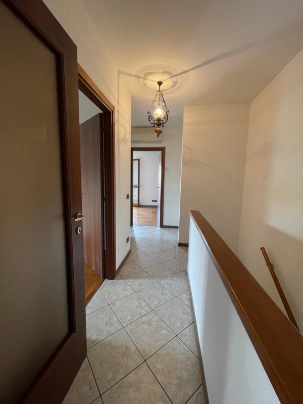 Montegrotto T. : proponiamo appartamento al primo piano composto da una zona giorno con angolo co...