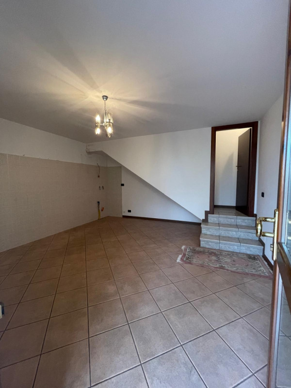 Montegrotto T. : proponiamo appartamento al primo piano composto da una zona giorno con angolo co...