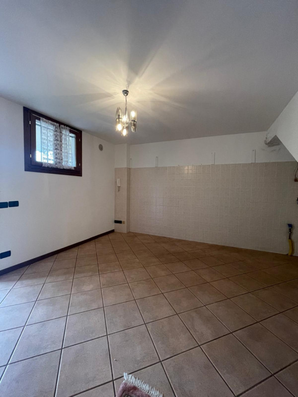 Montegrotto T. : proponiamo appartamento al primo piano composto da una zona giorno con angolo co...