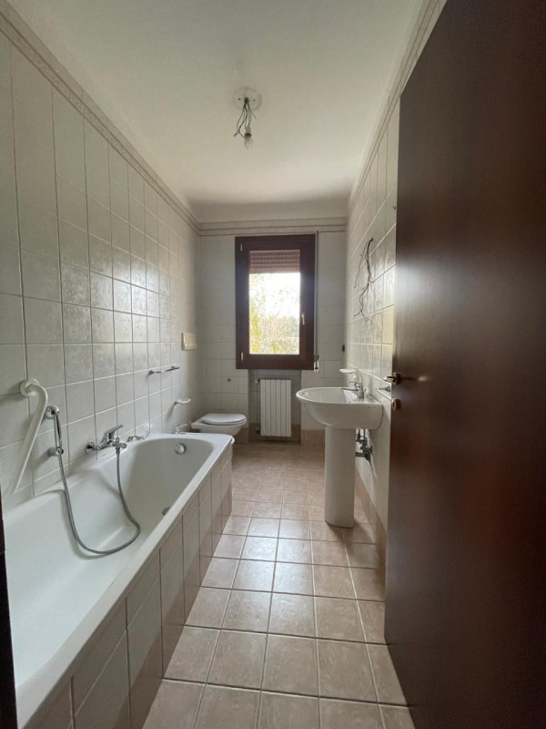 Montegrotto T. : proponiamo appartamento al primo piano composto da una zona giorno con angolo co...