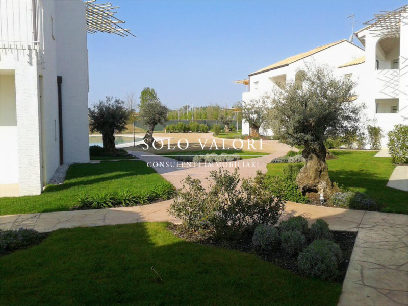 Scopri il tuo angolo di paradiso nel cuore di Jesolo, nella rinomata zona di Piazza Mazzini. Prop...