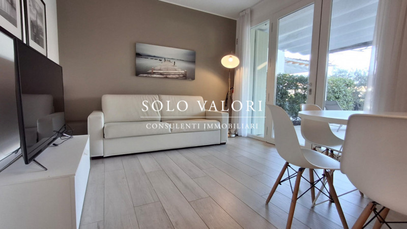 Scopri il tuo angolo di paradiso nel cuore di Jesolo, nella rinomata zona di Piazza Mazzini. Prop...