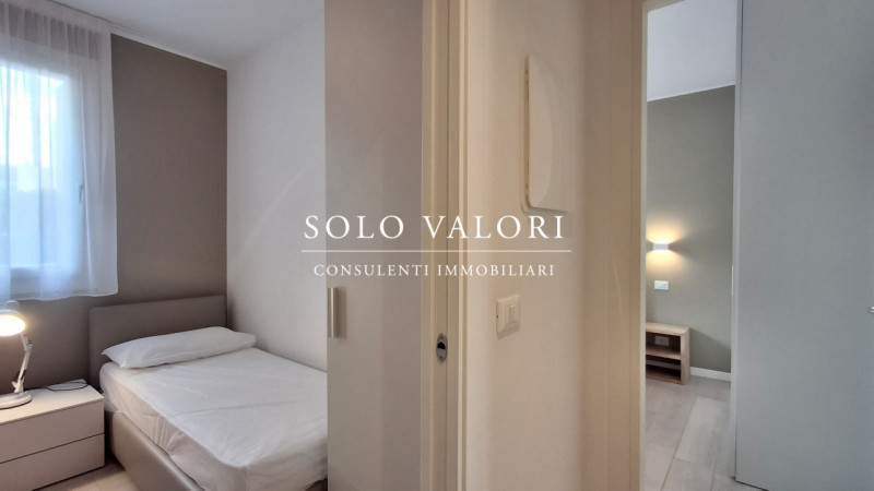 Scopri il tuo angolo di paradiso nel cuore di Jesolo, nella rinomata zona di Piazza Mazzini. Prop...