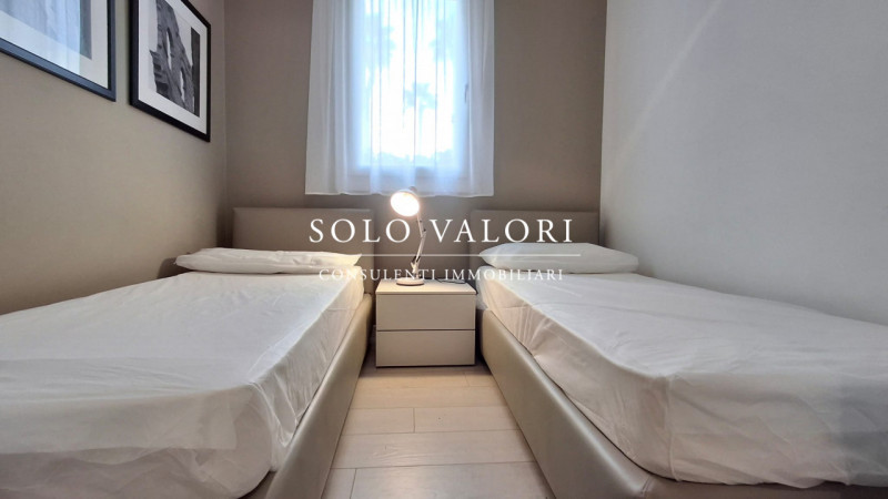 Scopri il tuo angolo di paradiso nel cuore di Jesolo, nella rinomata zona di Piazza Mazzini. Prop...