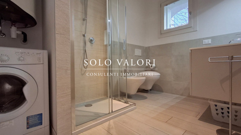 Scopri il tuo angolo di paradiso nel cuore di Jesolo, nella rinomata zona di Piazza Mazzini. Prop...