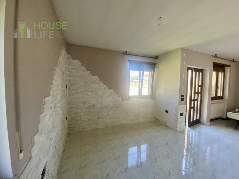 THIENE: posta ai confini con Zanè, proponiamo PORZIONE DI BIFAMILIARE affiancata con ingresso ind...