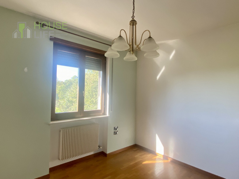 THIENE: posta ai confini con Zanè, proponiamo PORZIONE DI BIFAMILIARE affiancata con ingresso ind...