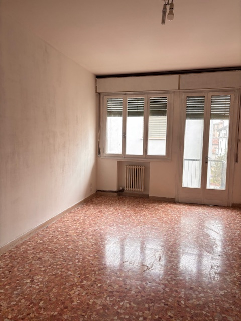 ARCELLA: nel servitissimo quartiere della Santissima Trinità (arcella), proponiamo appartamento p...