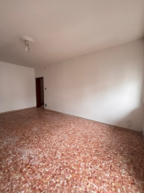 ARCELLA: nel servitissimo quartiere della Santissima Trinità (arcella), proponiamo appartamento p...