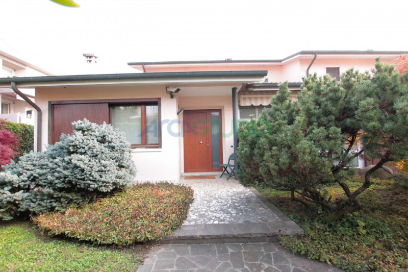 Vicenza - Bertesina: questa splendida moderna villetta, situata in zona tranquilla e riservata a ...