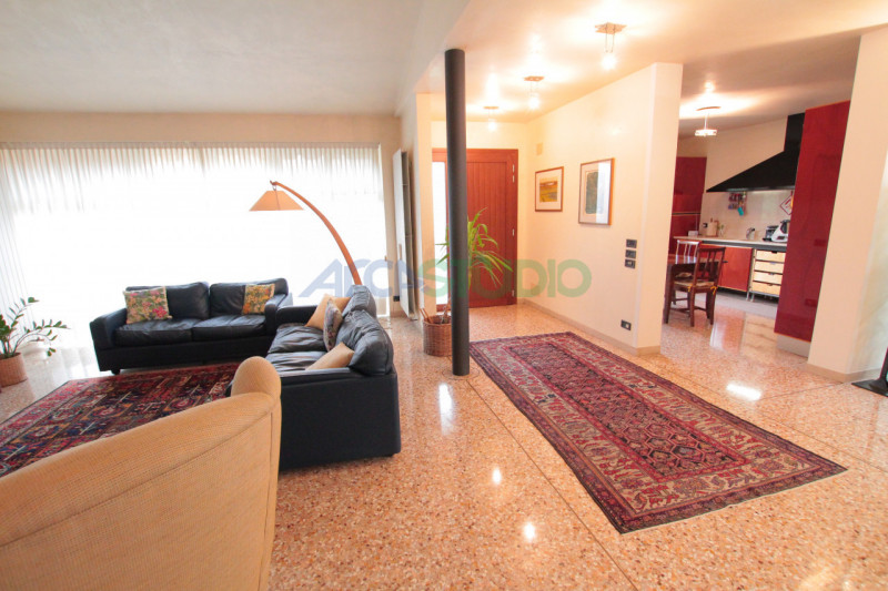 Vicenza - Bertesina: questa splendida moderna villetta, situata in zona tranquilla e riservata a ...