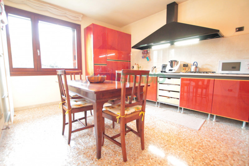 Vicenza - Bertesina: questa splendida moderna villetta, situata in zona tranquilla e riservata a ...