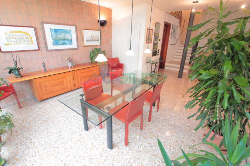 Vicenza - Bertesina: questa splendida moderna villetta, situata in zona tranquilla e riservata a ...