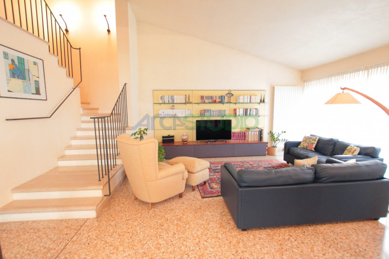 Vicenza - Bertesina: questa splendida moderna villetta, situata in zona tranquilla e riservata a ...