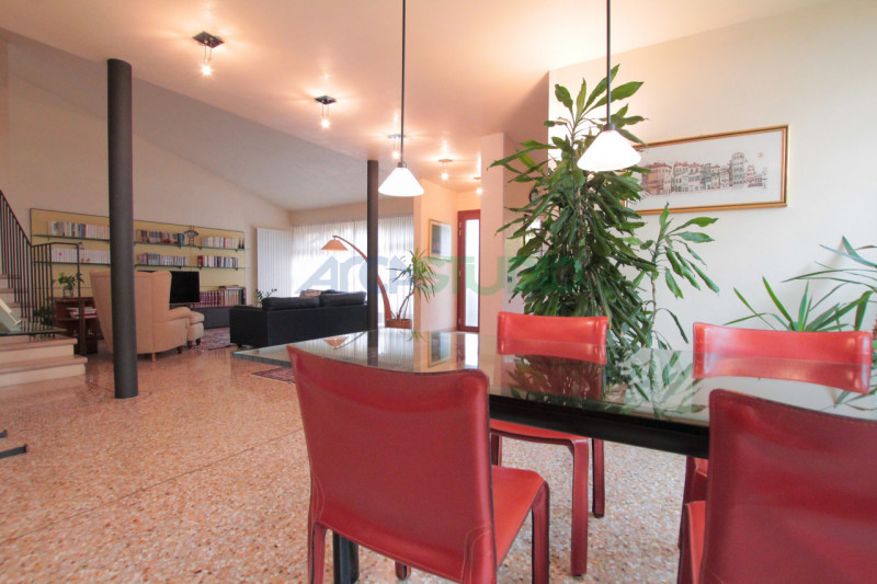 Vicenza - Bertesina: questa splendida moderna villetta, situata in zona tranquilla e riservata a ...