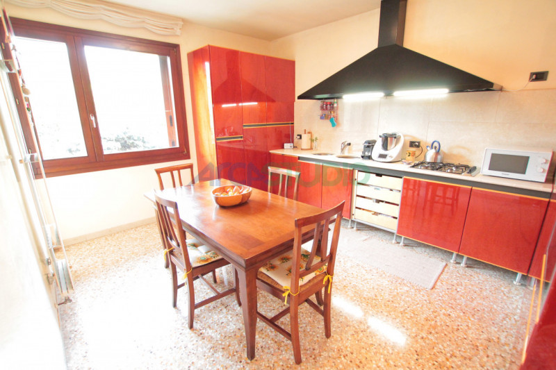 Vicenza - Bertesina: questa splendida moderna villetta, situata in zona tranquilla e riservata a ...