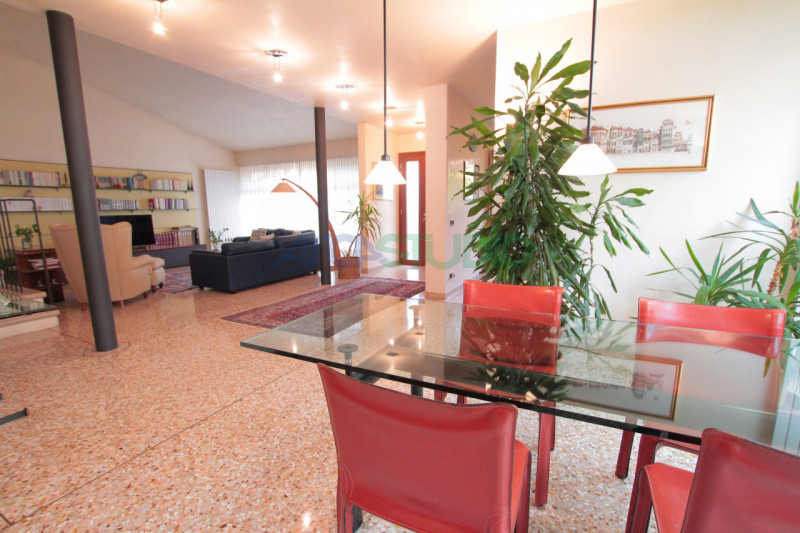 Vicenza - Bertesina: questa splendida moderna villetta, situata in zona tranquilla e riservata a ...