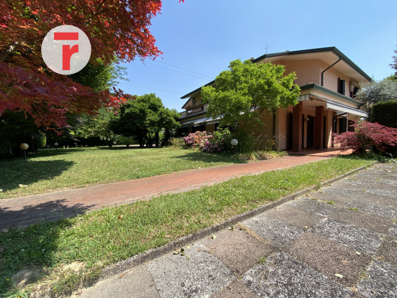 Cadoneghe - loc.Bragni - In zona prestigiosa e privilegiata per la posizione comoda ai principali...