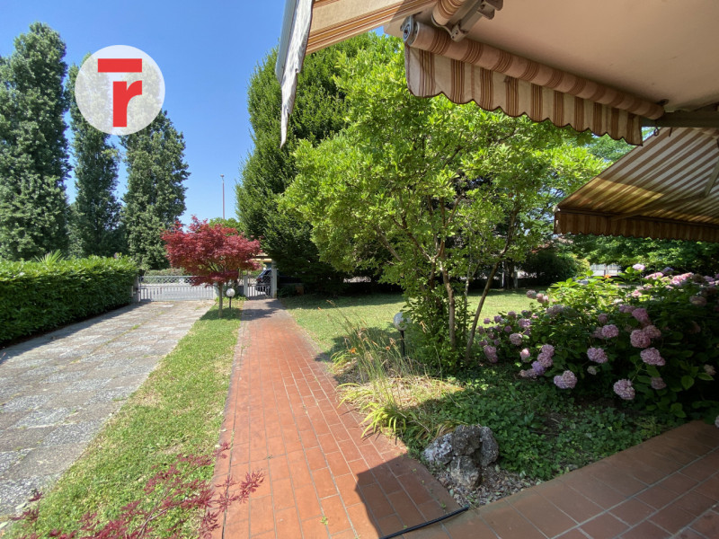 Cadoneghe - loc.Bragni - In zona prestigiosa e privilegiata per la posizione comoda ai principali...