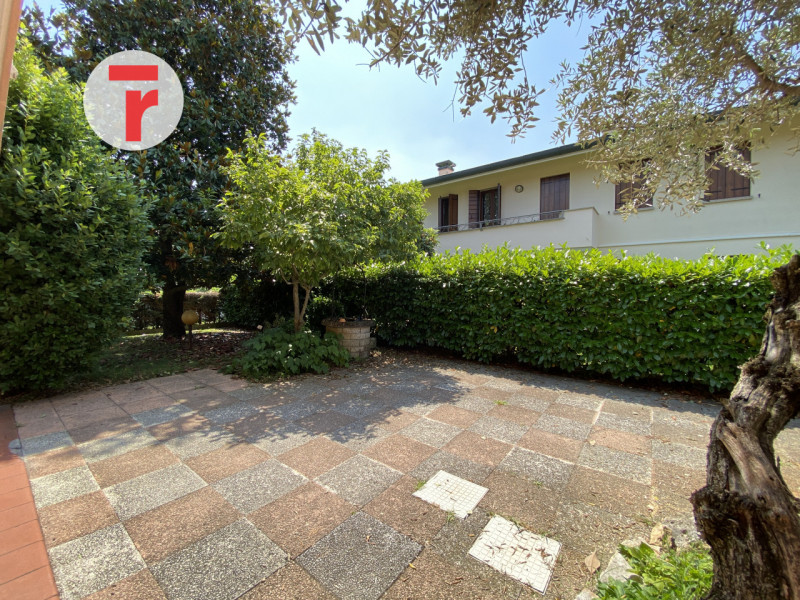 Cadoneghe - loc.Bragni - In zona prestigiosa e privilegiata per la posizione comoda ai principali...