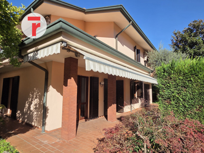 Cadoneghe - loc.Bragni - In zona prestigiosa e privilegiata per la posizione comoda ai principali...