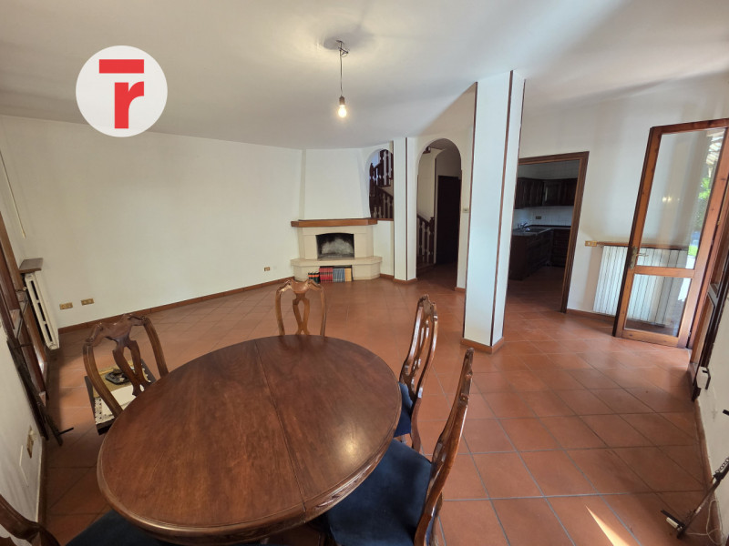 Cadoneghe - loc.Bragni - In zona prestigiosa e privilegiata per la posizione comoda ai principali...