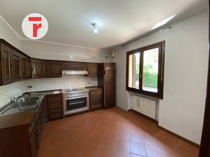 Cadoneghe - loc.Bragni - In zona prestigiosa e privilegiata per la posizione comoda ai principali...